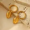 Pendientes colgantes de concha estilo ins retro elegante para mujer moda de playa personalidad titanio acero chapado en oro de 18K hebilla de oreja joyería para la oreja