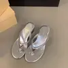 Sandálias Elegantes para Emagrecer para Uso ao Ar Livre, Chinelos de Dedo Modernos, Vestido Vermelho com Salto Alto, Sandálias Femininas