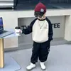 Q071 Conjunto de Primavera y Otoño para Niños Estilo Nuevo Ropa Deportiva Urbana Elegante para Niños Sudadera Conjunto de Dos Piezas Ropa para Bebé Niño Moderna