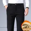 Calça masculina de veludo cotelê, novo estilo outono e inverno, forrada com fleece e espessa, calça casual de corte reto para homens, calça de inverno para pais