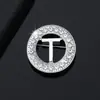 Nuevo Broche de Letra Capital Redonda Incrustada con Diamantes de Amazon Accesorios Creativos para Traje de Negocios de Hombres Fabricante
