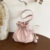 Bolso de Mujer Estilo Coreano 2026 Verano Nuevo Modelo Color Sólido Simple para Viajar al Trabajo Bolso Cruzado de Hombro Bolso Cubo con Cierre de Cordón