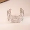 Pulsera Abierta Geométrica de Flor Hueca Transversal Europea y Americana, Pulsera de Moda y Elegante, Joyería de Lujo Ligero de Alta Gama para Mujeres