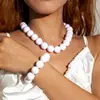 Conjunto de pulseira e colar com contas redondas grandes, coloridas e exageradas, em estilo europeu e americano. Conjunto de joias geométricas personalizadas e modernas.