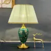 Lámpara de mesa de cerámica de porcelana azul y blanca estilo chino, iluminación decorativa para sala de estar y dormitorio, decoración del hogar retro y minimalista, hierro