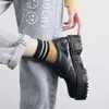 Sapatos Pequenos de Couro com Cadarço Estilo Britânico Modernos para Todas as Estações Novos Sapatos com Solado Grosso que Aumentam a Altura para Meninas Sapatos Plataforma Casuais Atacado