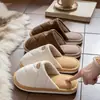 Zapatos de Algodón de Bloques de Color de Moda para Casa Mujer 2026 Otoño/Invierno Nuevo Estilo Interior Con Felpa Cálida Pareja Suela Suave Pantuflas de Algodón Hombre