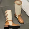 Botas largas de tacón grueso estilo británico en color marrón para mujer, nuevo modelo 2026, botas de montar retro que alargan la figura y estilizan para personas bajitas
