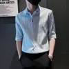 Camisa de manga corta plisada de seda helada de alta gama para hombre, nueva de verano 2026, elegante camisa de negocios ajustada de cinco pulgadas