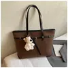 2025 Nuevo Bolso de Mano Retro de Gamuza Gran Capacidad Bolso de Mano Decorado con Correa Bolso de Hombro Bolso para Viajes Diarios de Mujer Moderno
