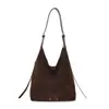 Bolso tote nuevo de cuero mate 2026, estilo retro, gran capacidad, bolso de hombro versátil, diseño de nicho, adecuado para ir al trabajo, se puede llevar cruzado o bajo el brazo