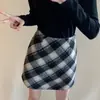 Falda de Lana a Cuadros Rosa para Mujer, Nuevo Estilo Otoño e Invierno 2025, Petite, Línea A, Cintura Alta, Adelgazante, Ceñida a la Cadera, Falda Corta