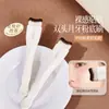 Brocha de Base Doble Forma de Media Luna Gecomo, No Absorbe Polvo, Ligera, Sin Marcas, con Cerdas Suaves, Brocha de Maquillaje Diseñada Especialmente para Maquilladores