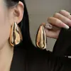 Pendientes de Corazón Calados con Perlas y Flores Retro Europeos y Americanos Estilo Metálico de Lujo de Gama Alta Pendientes Sencillos Personalizados para Mujer