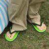 Moda casual estilo callejero nuevas chanclas para exteriores personalidad creativa combinación de colores exterior suela blanda zapatos de playa para mujer