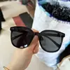Óculos de Sol Pequenos de Três Pontos, Óculos de Sol com Armação Quadrada, Mesmo Estilo de Celebridade da Internet, Proteção Solar, Proteção UV, Óculos de Sol da Moda com Armação Grande para Feira