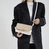 Combinación de colores de la moda retro fresca y nueva casual 2025 de este año, bolso cuadrado pequeño bandolera portátil de textura simple francesa