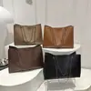 Bolsa Feminina Grande Capacidade Estilo Europeu e Americano, Tendência e Única, Novo Modelo Primavera 2026, Bolsa Tote Personalizada com Alça de Corrente e Alça de Ombro