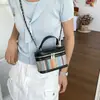 2026 Verão Nova Moda Alta Qualidade Textura Bloqueio de Cores Tecido Tendência Patchwork Versátil Ombro Único Transversal Bolsa de Mão Caixa