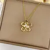 Moda Retro Transfronteriza Europea y Americana Flor Hueca Elegante y Exquisita Moda Fresca y Romántica Cadena para Clavícula de Mujer Sin Decoloración