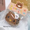 Pequeños regalos de fiesta empaquetados individualmente, lindos colgantes de peluche, muñecos de dibujos animados, muñecos para lanzar en bodas, recuerdos de fiesta y decoraciones colgantes