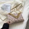 Bolso de hombro de cadena simple nuevo 2022 color liso moda plisado burbuja retro textura casual oblicuo pequeño cuadrado