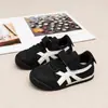 Zapatos Infantiles Forrest Gump 2026 Nuevos Zapatos Deportivos de Primavera y Otoño para Bebés Zapatillas Transpirables Antideslizantes Zapatos Individuales Modernos para Niñas