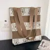 Bolsa de Ombro Flor Doce Estilo Japonês e Coreano Bolsa Tote de Tricô de Grande Capacidade Versátil para o Dia a Dia Bolsa para Livros de Estudante