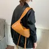 Bolso cruzado tipo almohada para mujer 2026 nuevo otoño retro lujo ligero nicho de un solo hombro bajo el brazo bolso versátil para el día a día