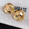 Brincos Redondos Irregulares Plissados de Agulha Europeus e Americanos Transfronteiriços Estilo Minimalista Brincos de Metal Luxo Leve Brincos de Alta Qualidade para Mulheres
