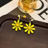 Ganchos de Oreja de Margarita Simples y Coloridos Estilo Coreano, Pendientes de Flor Únicos con Bloques de Color Dopamina, Pendientes Dulces y Frescos Estilo Coreano