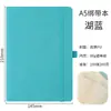 Cuaderno A5 con logo personalizado, diseño elegante, encuadernación gruesa, adecuado para journaling, planificación diaria y uso empresarial; disponible al por mayor