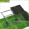 Se instalan y fijan pilotes de cemento en el suelo con soportes de aleación de aluminio, soportes fotovoltaicos para el suelo y soportes fotovoltaicos para centrales eléctricas.