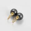 Pendientes Tahidi perla negra zapatos de tacón alto redondos gancho para la oreja pendientes de nicho de alta calidad pendientes retro de lujo ligero otoño e invierno