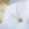 Collar de Mariposa Dorada para Mujer Moda Pequeño Fresco Cadena Corta para Clavícula Lujo Ligero Zirconia Cúbica Completa con Diamantes Colgante Pequeño de Mariposa