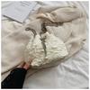 Bolso de mujer popular de este año 2024, bolso de tela con cadena colgante y diseño de nicho, bolso tipo cubo plisado.