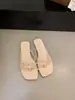 First Encounter Temporada 2026 Verano Nuevas Chanclas de Gamuza con Tiras Finas para Vacaciones y Playa, Combinadas con Faldas para una Suave Brisa Nocturna
