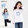Camiseta de manga comprida para meninas, nova coleção de outono 2026, camada interna branca para crianças, perfeita para primavera e outono, uma blusa muito estilosa