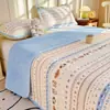 26 Juego Nuevo de Cubrecama de Tres Piezas Leche Polar Engrosado Uso por Ambos Lados Suave Agradable a la Piel Lavable Ropa de Cama para el Hogar Cubrecama