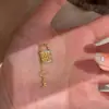 Joia Versátil de Luxo Leve e de Alta Qualidade, Uma Fechadura Uma Chave Colar com Pingente de Chave Estilo Trançado, Corrente para Clavícula, Moderno e Simples