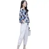 Conjunto de Manga Curta Estampado Fashion Feminino Primavera e Verão 2025 Novo Decote V Solto Emagrecedor Casual Top Calça Cropped Redutor de Idade