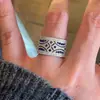 Impresionante anillo de diamantes vintage, diseño de nicho retro exquisito de lujo ligero con un toque de alta gama y artesanía intrincada