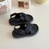 Sandalias Estilo Guochao para Mujer Verano 2025 Nuevas Hebilla Fondo Plano Punta Abierta Estilo Lujo Pequeño Romanas Deportivas Zapatos de Playa