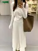Novo vestido de tricô estilo francês, suave e elegante para mulheres, perfeito para outono e inverno, apresentando um design descontraído e sofisticado com cintura marcada e comprimento longo