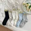 Novos estilos de outono e inverno: Meias franzidas estilo japonês com design vazado, apresentando barra bolha e acabamento em renda, meias femininas com laço e meias 3/4 estilo balé