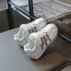 Tênis de treino alemão para crianças, novo modelo de outono, cano baixo com velcro, tênis esportivo unissex para bebês, tênis casuais leves para corrida com sola macia