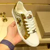 Estação Europeia Sapatos de Couro Genuíno Sapatos de Plataforma Masculinos Transmissão Ao Vivo Venda Quente Tendência Versátil Planos Casuais Sapatos Masculinos Abelhinha Sapatos Brancos Brilhantes