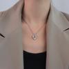 Collar con colgante de amor sencillo, estilo francés, ligero y lujoso, combina con todo, de acero de titanio transfronterizo para mujer, joyería al por mayor sin color.