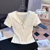 Camiseta Chic de Manga Corta con Cuello en V Estilo Coreano para Mujer, Nuevo Diseño Verano 2026, Top Corto de Pedrería Resistente de Nicho, Moderno