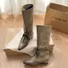 Botas Retrô de Bico Fino com Babados Empilhados Femininas 2026 Novas Botas Longas Acima do Joelho Salto Grosso Emagrecedoras Botas de Cavaleiro